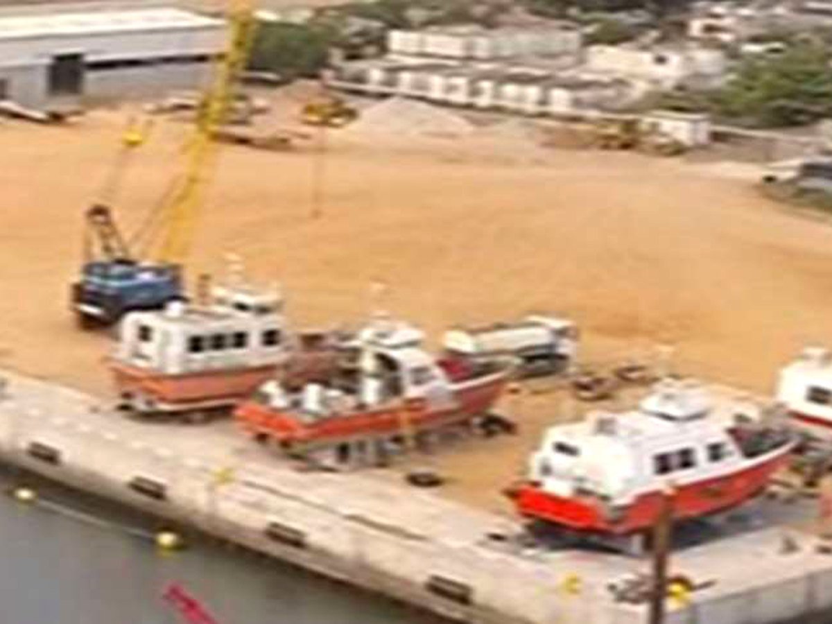 Quay and support vessels, port of Pointe-Noire